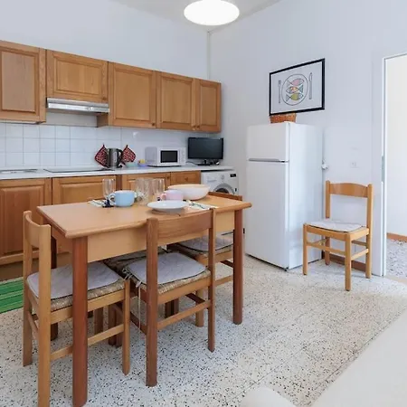 Budget! Free Parking 2 Comodo Apartment Lido di Jesolo