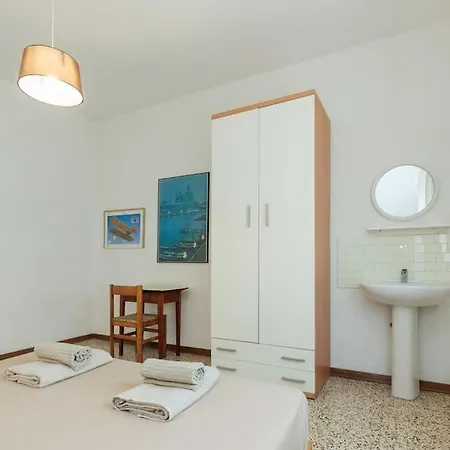 Budget! Free Parking 2 Comodo Apartment
