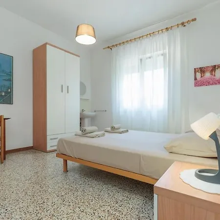 Budget! Free Parking 2 Comodo Apartment Lido di Jesolo